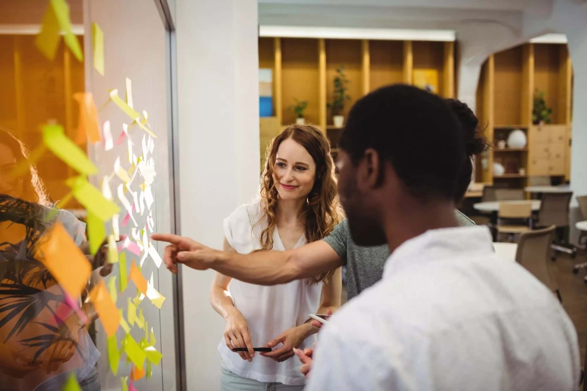 Cómo gestionar y liderar los cambios en la estructura de tu empresa