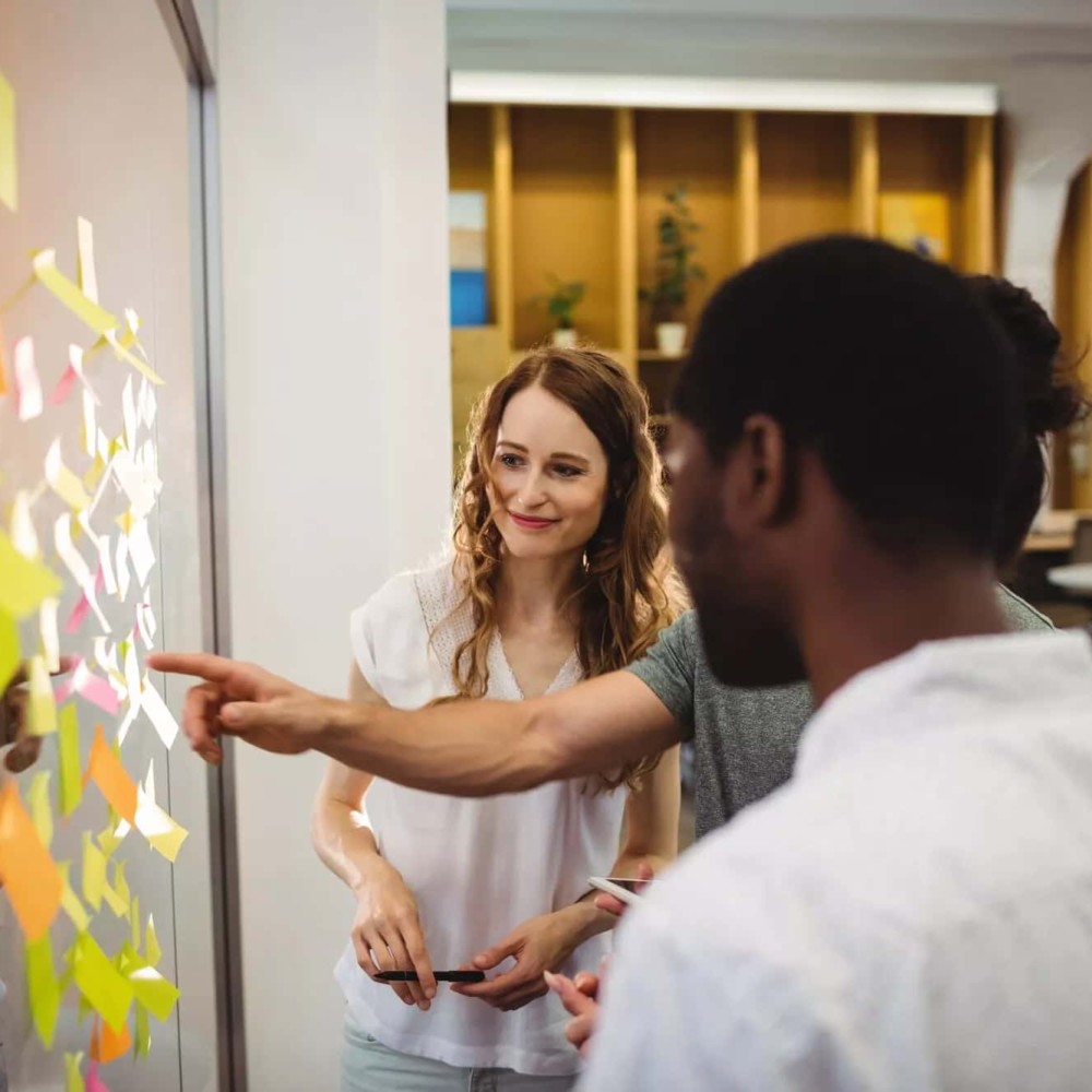 Cómo gestionar y liderar los cambios en la estructura de tu empresa