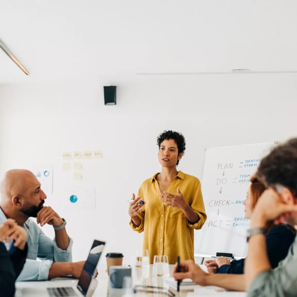 Liderazgo: características, tipos y su papel en la empresa