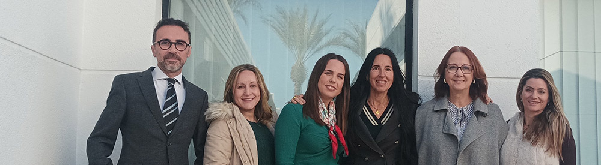 el equipo de Sanoguera junto a Marta López, socia y consultora de Intelema
